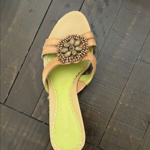 Woman’s shoes size 6